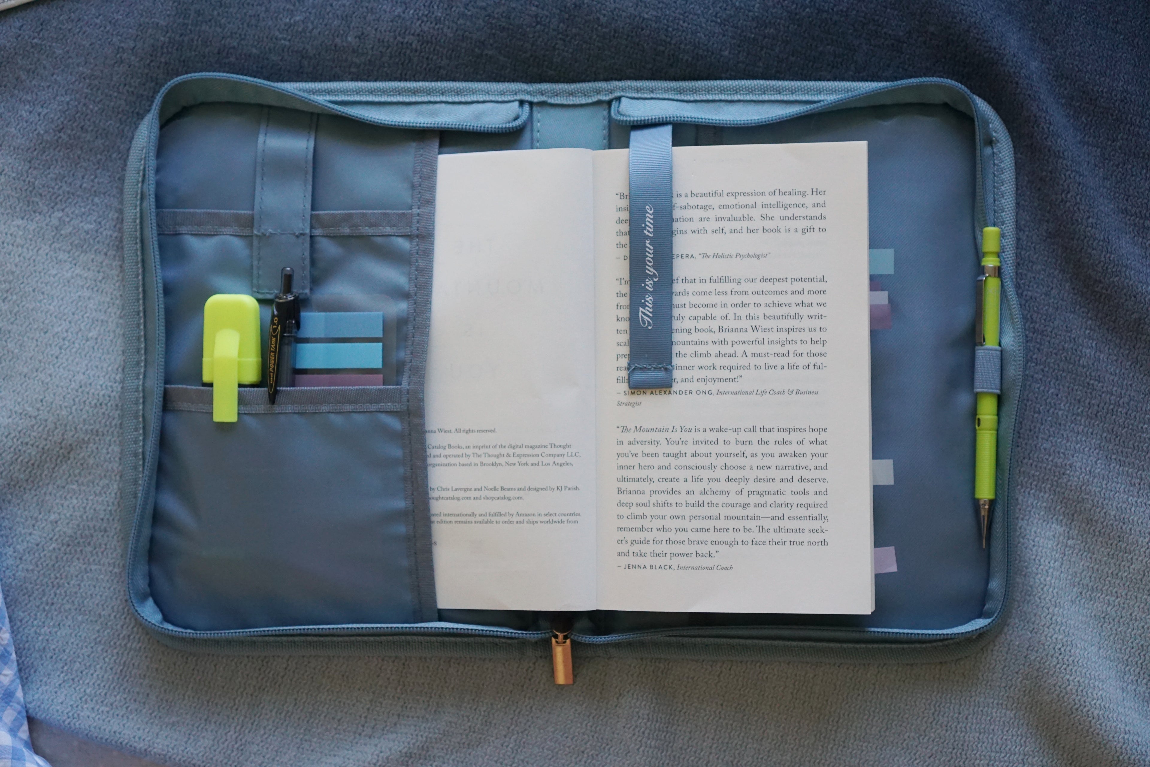 Blue Stationery Pouch, Small Book Pouch, Personalised Pencil Case, Daily Stationery Organizer, Aesthetic Blue Pouch, Bookish Gifts, Custom Name Pouch, Travel Stationery Bag, Small Book Sleeve, Desk Accessories, Blue Zip Pouch.