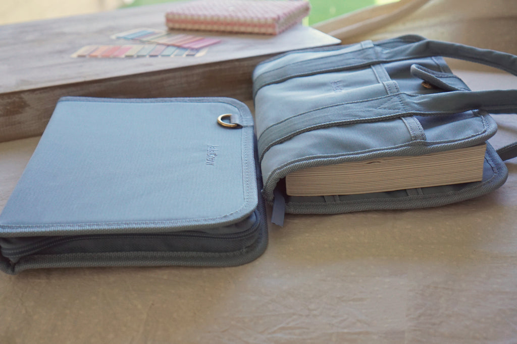 Personalised Blue Reading Bundle, Book Cover Bag, Writing Bag for Book Lovers, Blue Bookish Gifts, Stationery Organizer Pouch, Padded Book Sleeve, Aesthetic Blue Stationery, Reading Accessories 2025, Custom Name Book Bag, Reader Gift Set, School and Offic