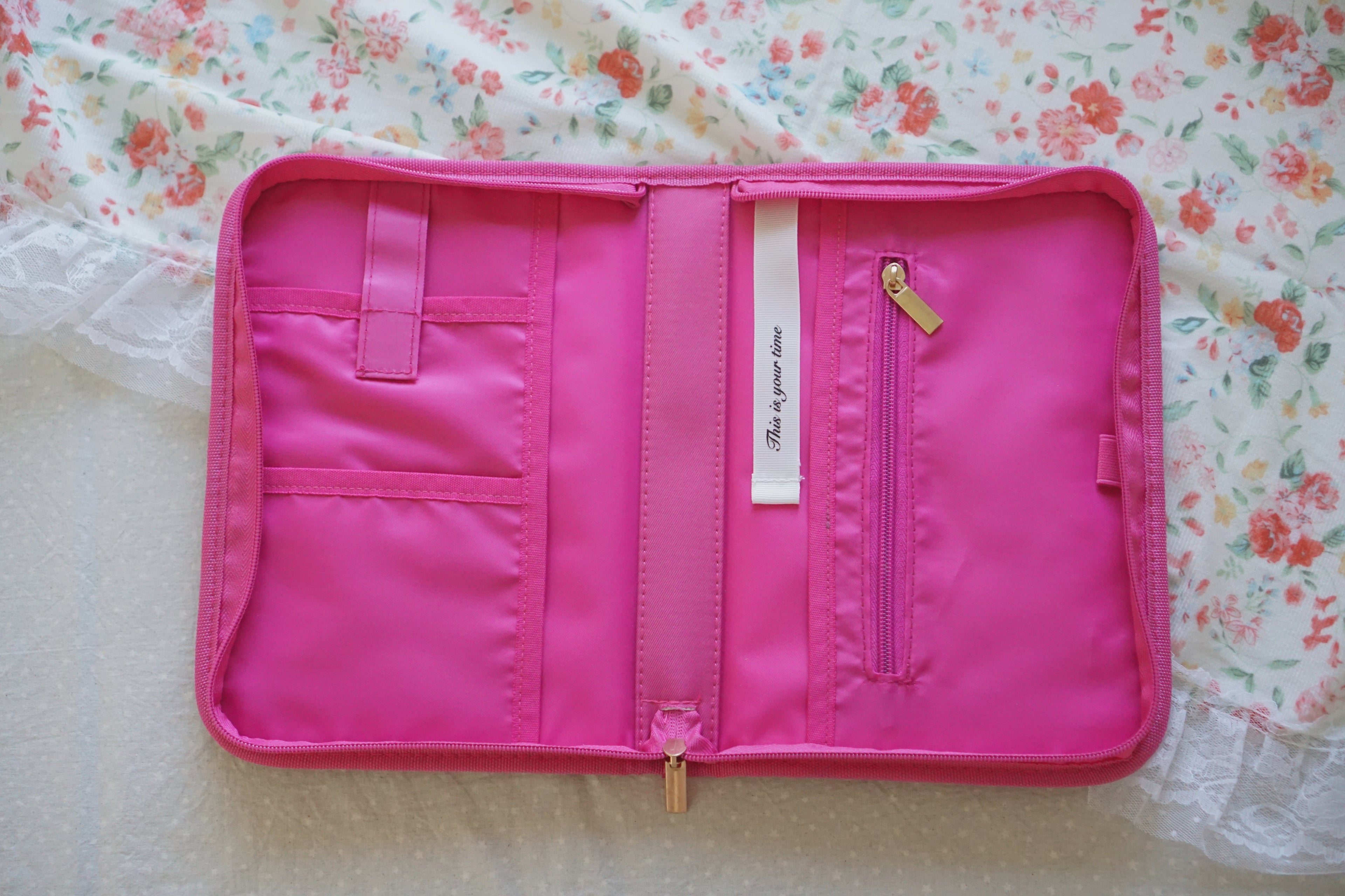 Personalised Reading Bundle, Bookish Gifts, Black Nylon Book Bag, Hot Pink Stationery Pouch, Book Cover with Handles, Gifts for Book Lovers, Aesthetic Stationery Organizer, Personalised Book Sleeve, Custom Name Book Pouch, Reader Gift Set, Bookish Accesso